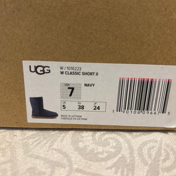 UGG Classic Short II Navy, Size 7 NEW IN BOX - Picture 6 of 6